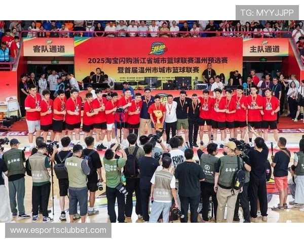 温州队豪取八连胜强势领跑浙BA 球迷提前五小时到场呐喊助威